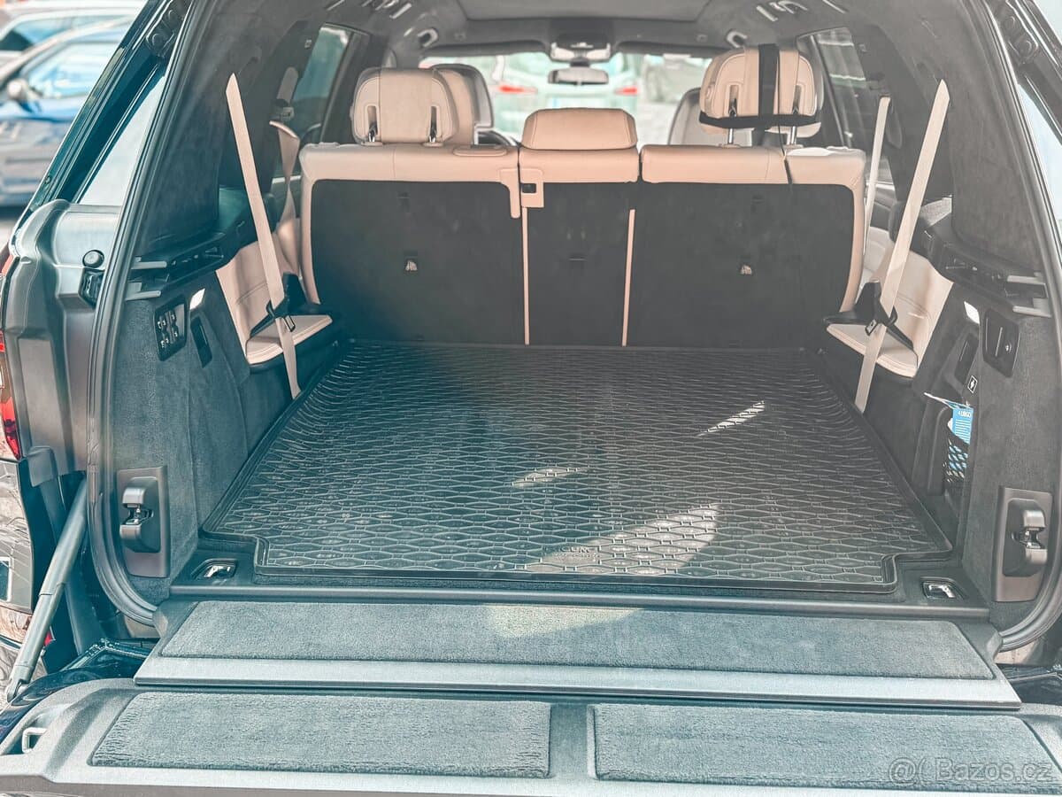 2020 BMW X7 - 15