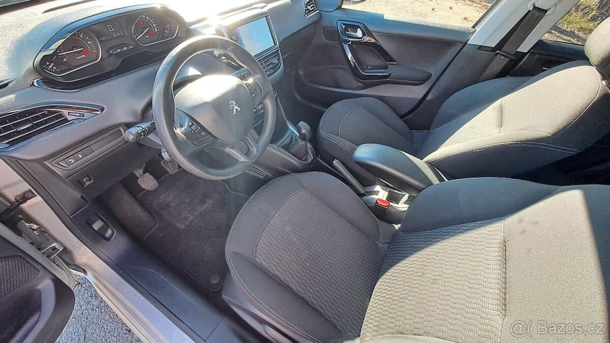 2016 Peugeot 208 - 15