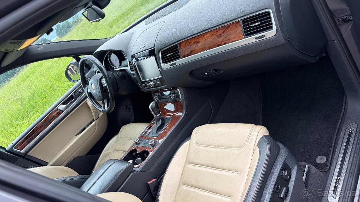 2010 Volkswagen TOUAREG - 15