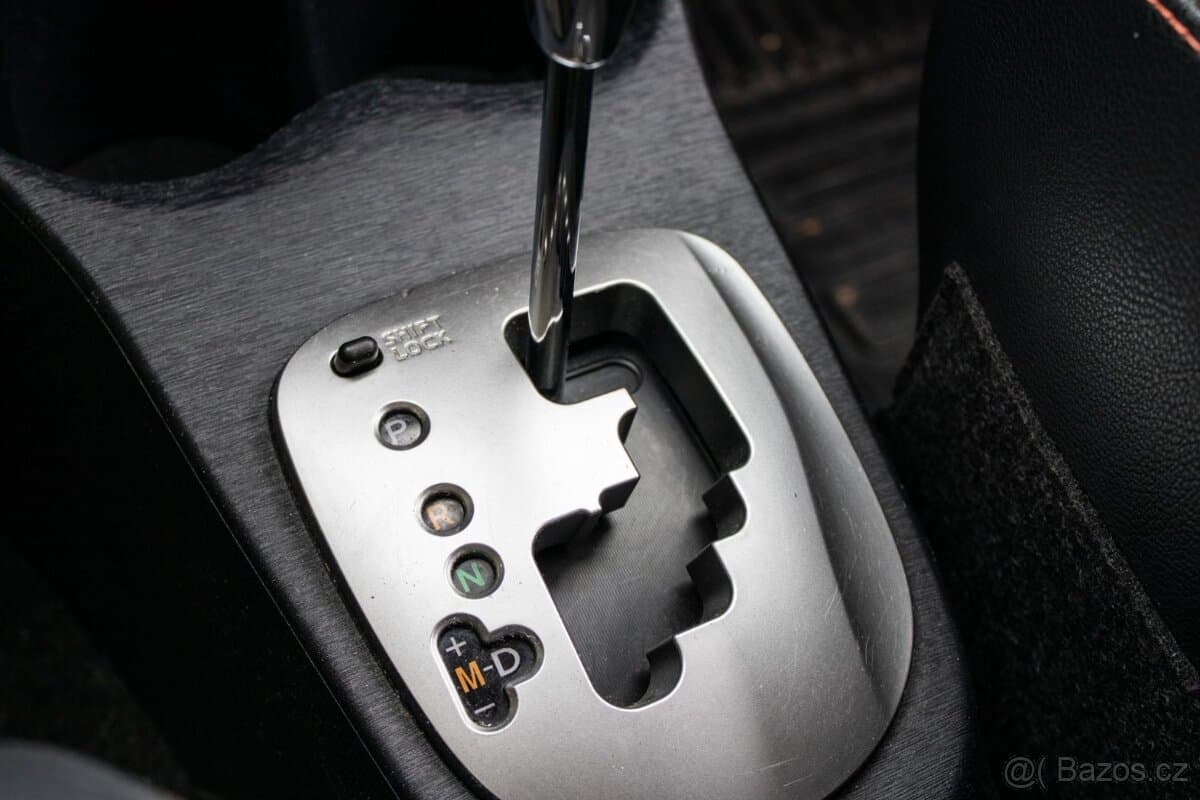 2011 Toyota YARIS - 15