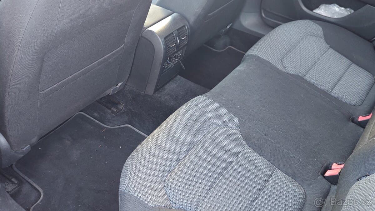 2011 Volkswagen PASSAT - 15