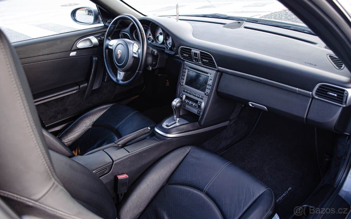 2005 Porsche 911 - 15