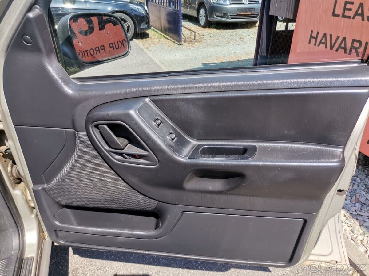 2004 Jeep CHEROKEE - 15