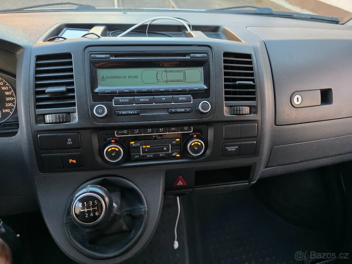2010 Volkswagen CARAVELLE - 15