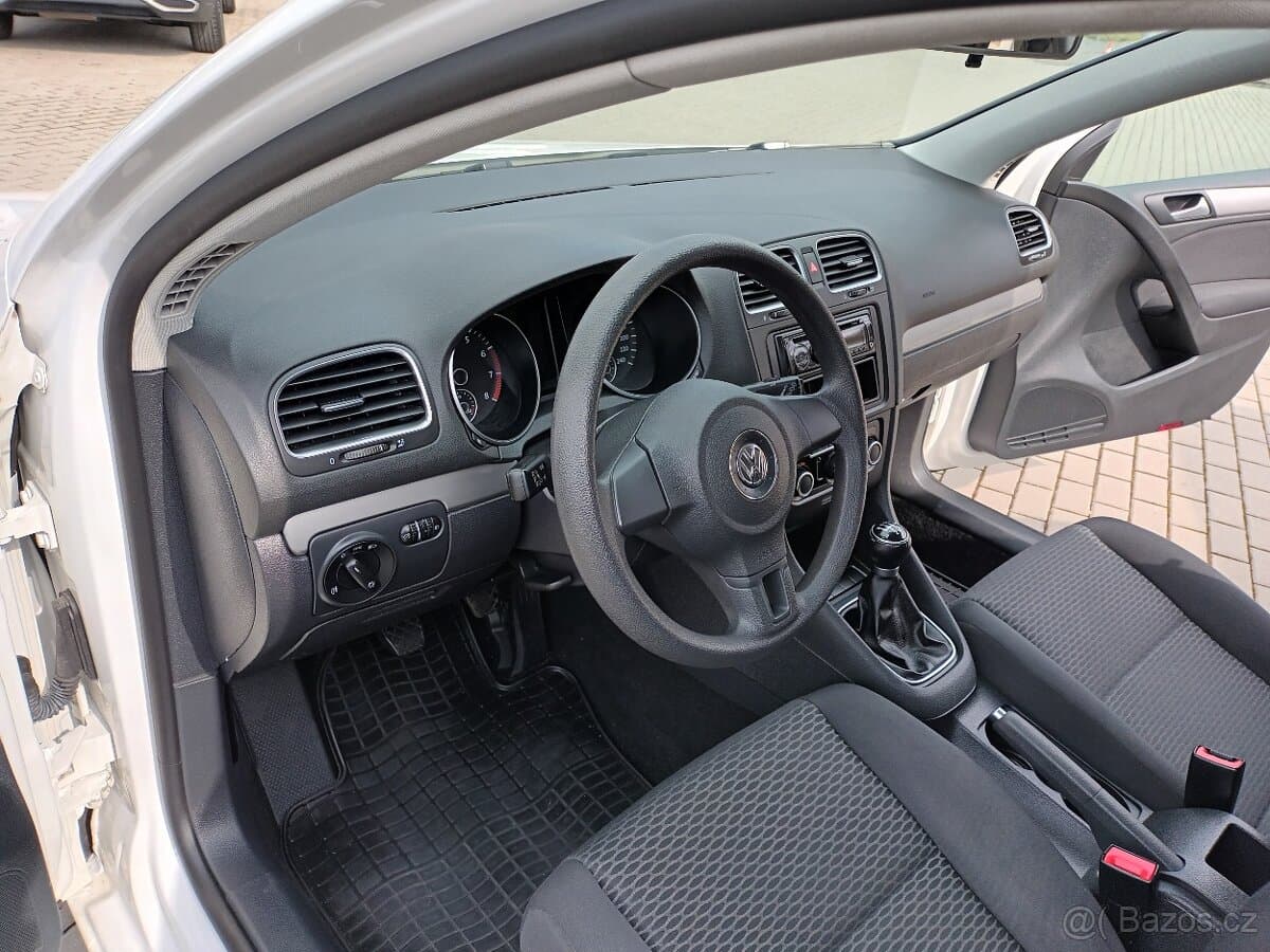 2011 Volkswagen GOLF - 15