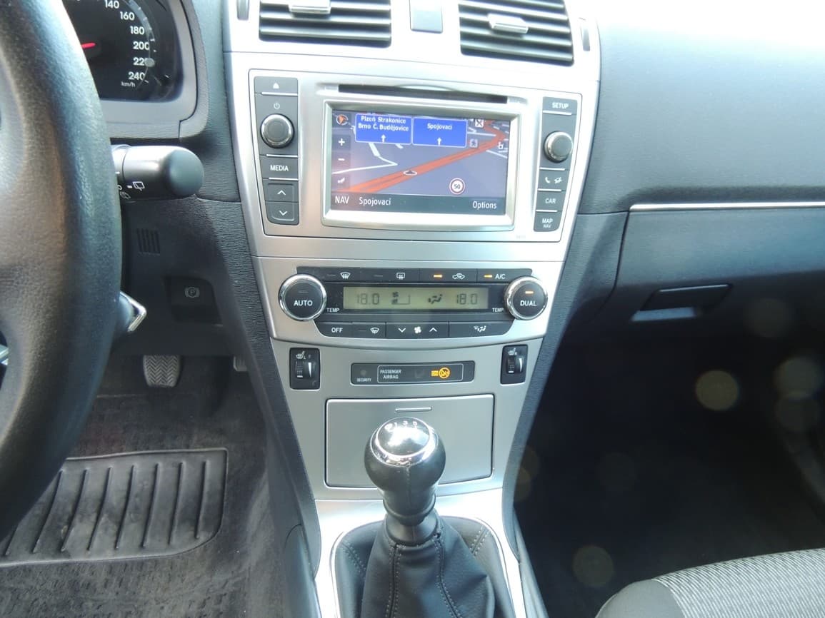 2012 Toyota AVENSIS - 15