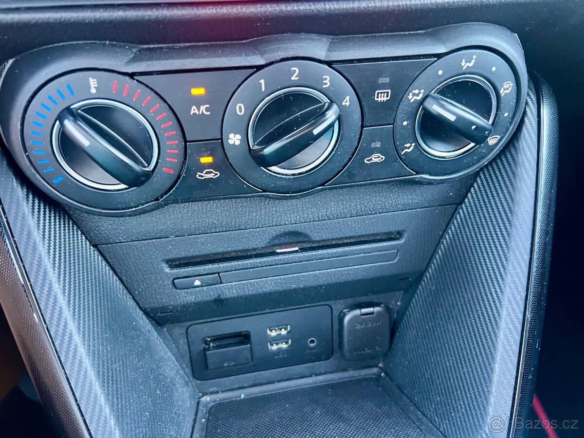 2015 Mazda 2 - 15