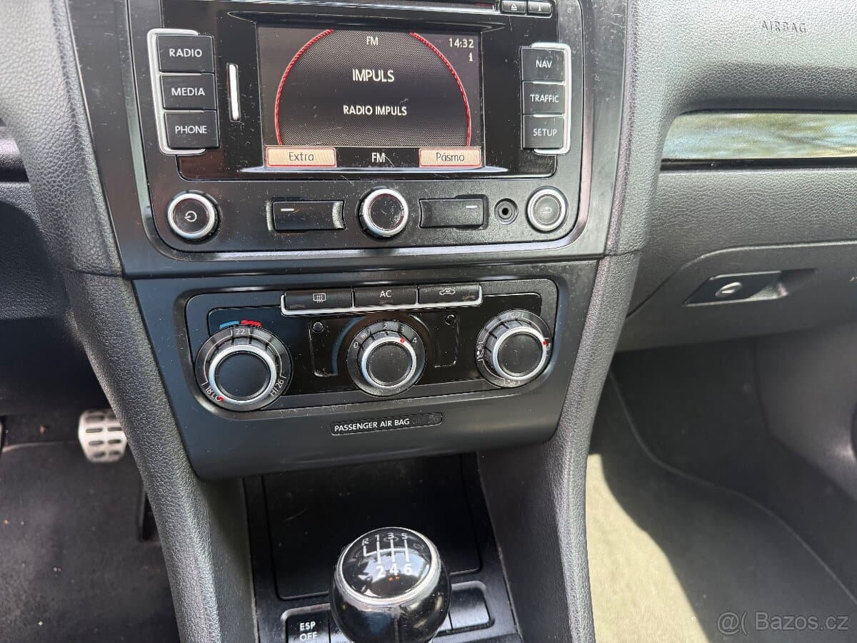 2011 Volkswagen GOLF - 15