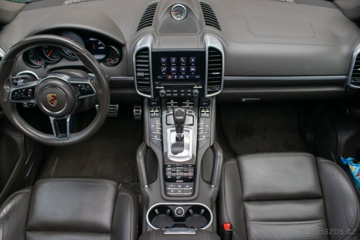 2017 Porsche CAYENNE - 15