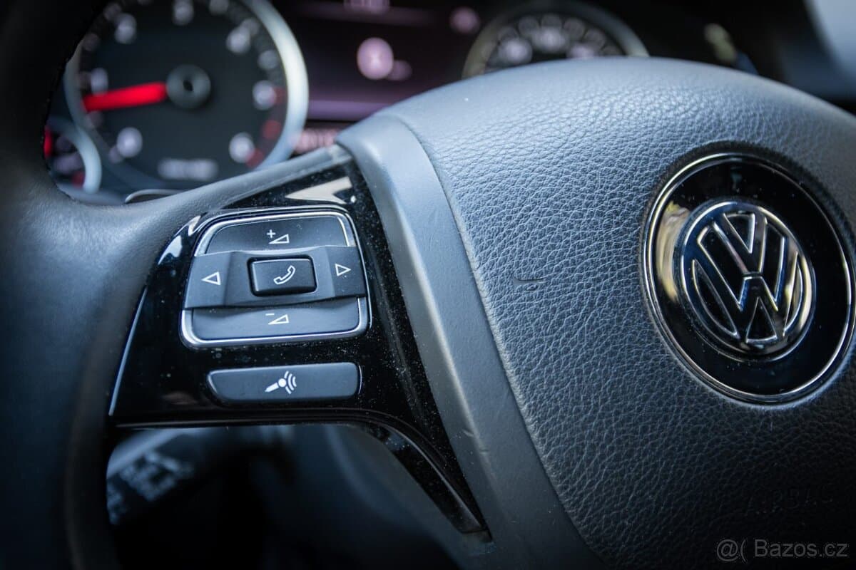 2011 Volkswagen TOUAREG - 15