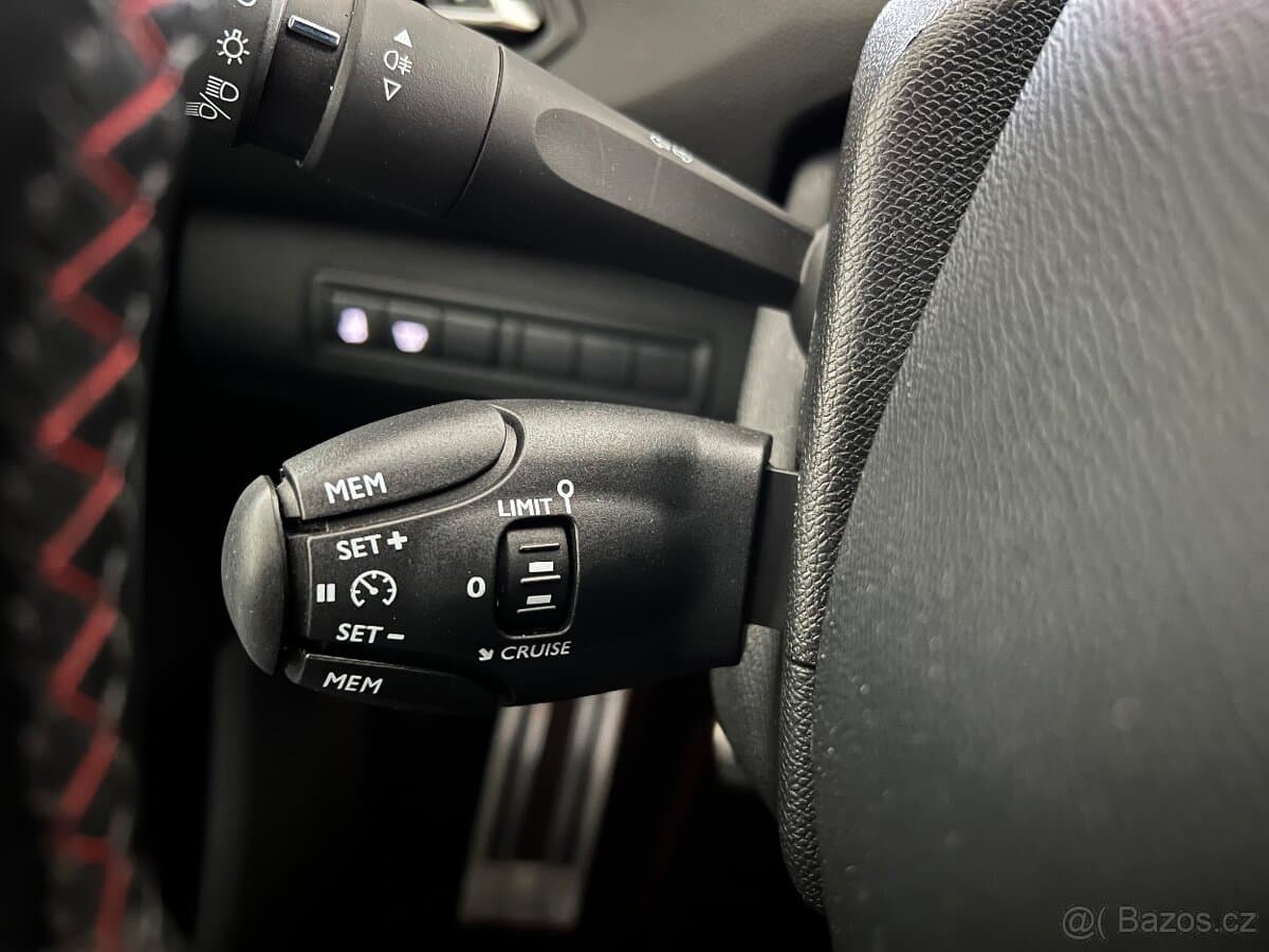 2017 Peugeot 308 - 15