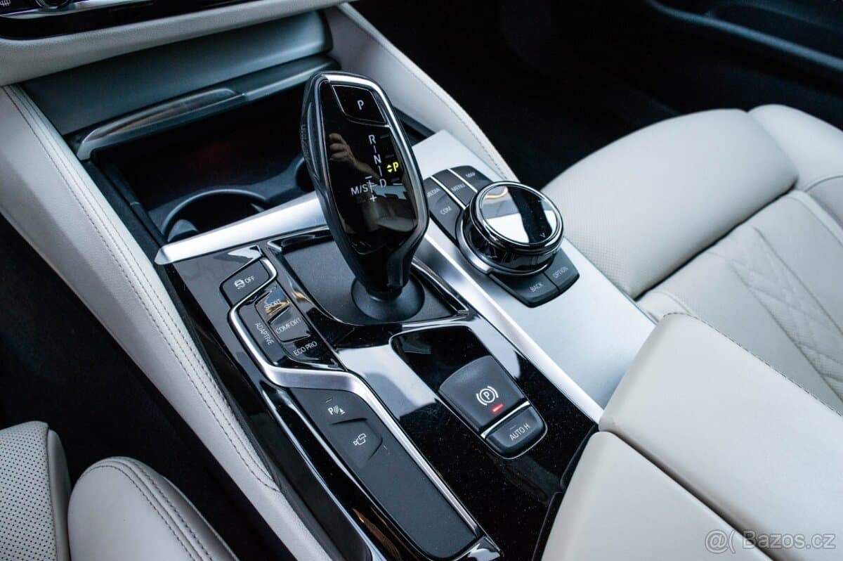 2018 BMW 5-SERIES - 15