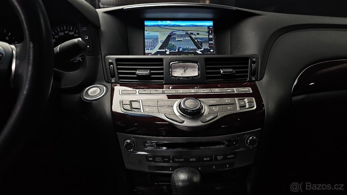 2017 Infiniti Q70 - 15