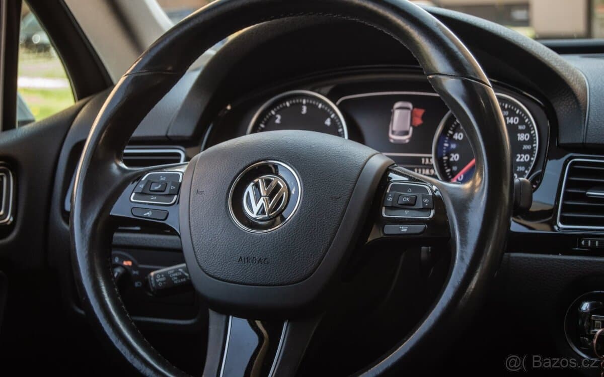 2015 Volkswagen TOUAREG - 15