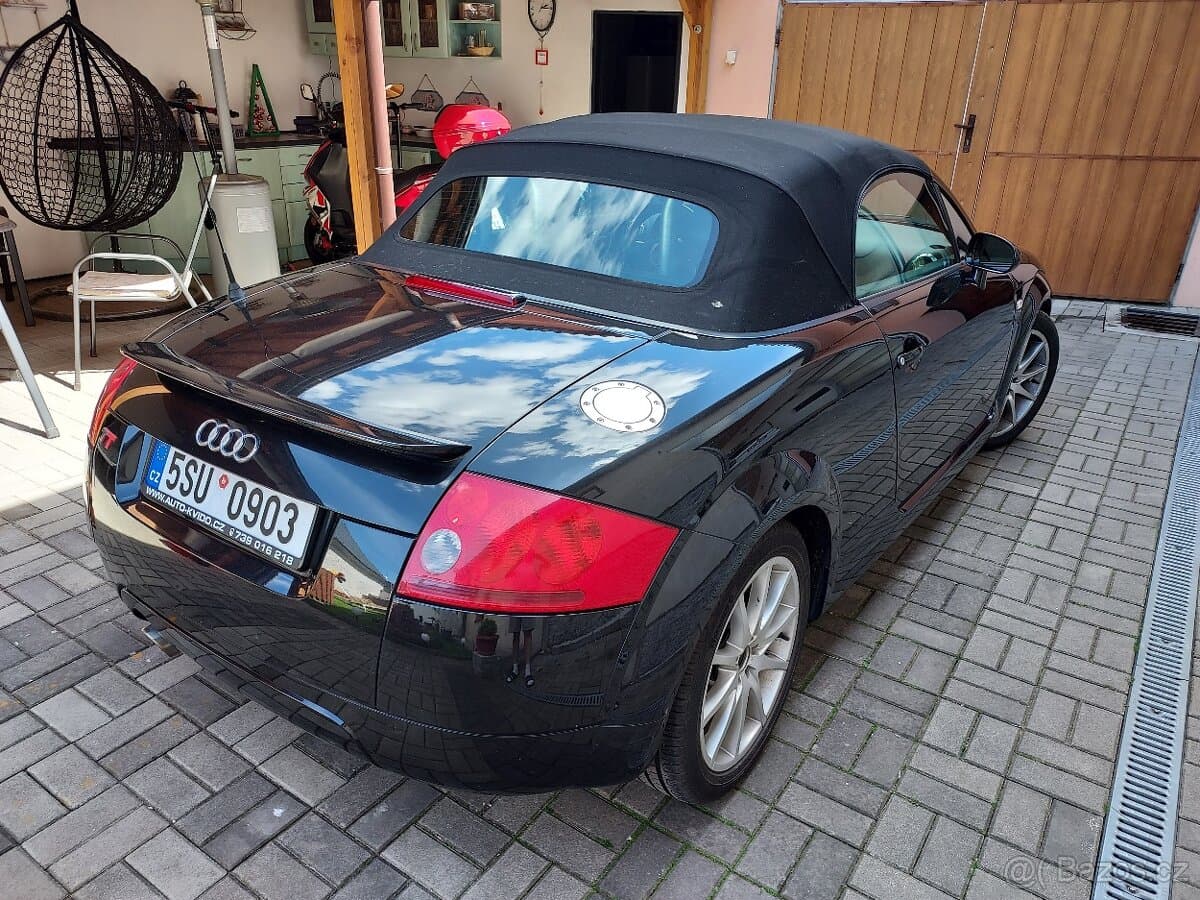 2003 Audi TT - 15