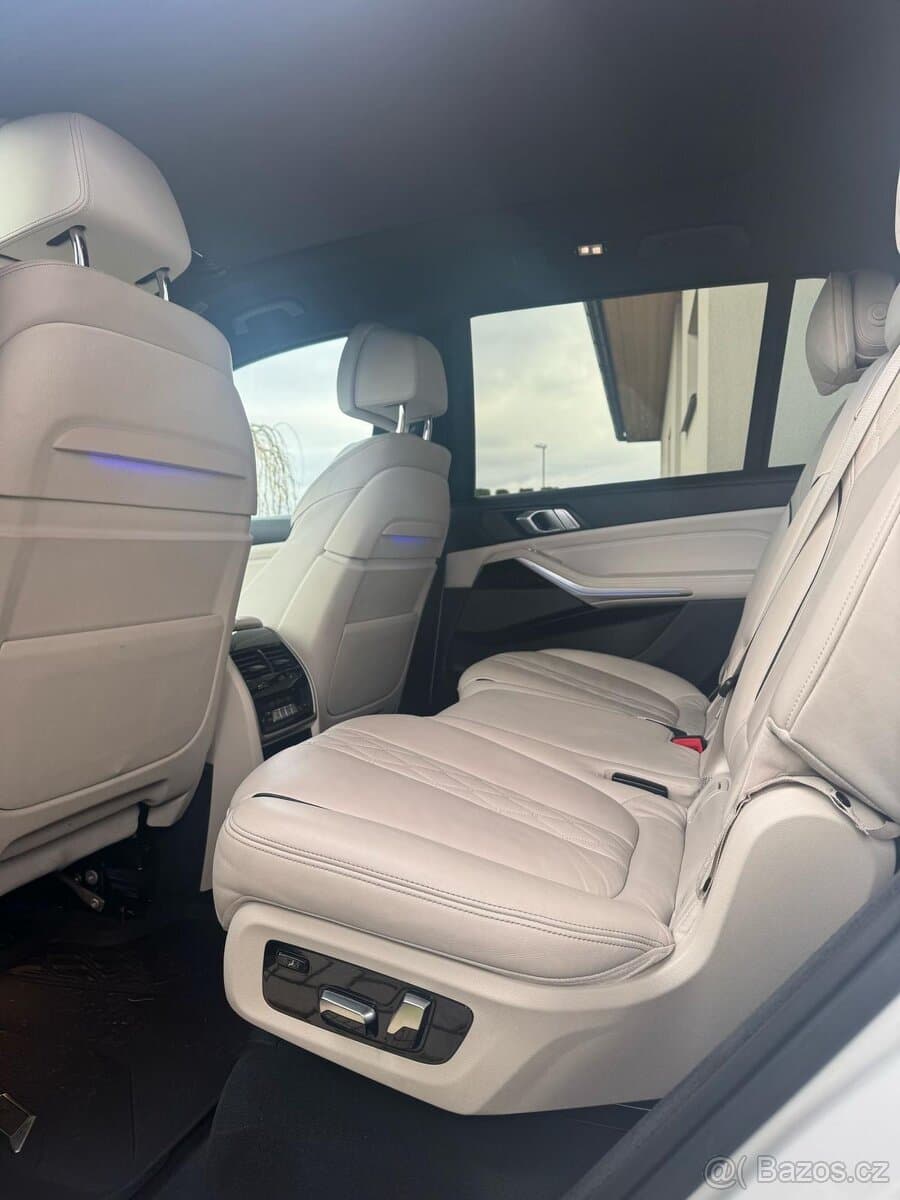 2019 BMW X7 - 15