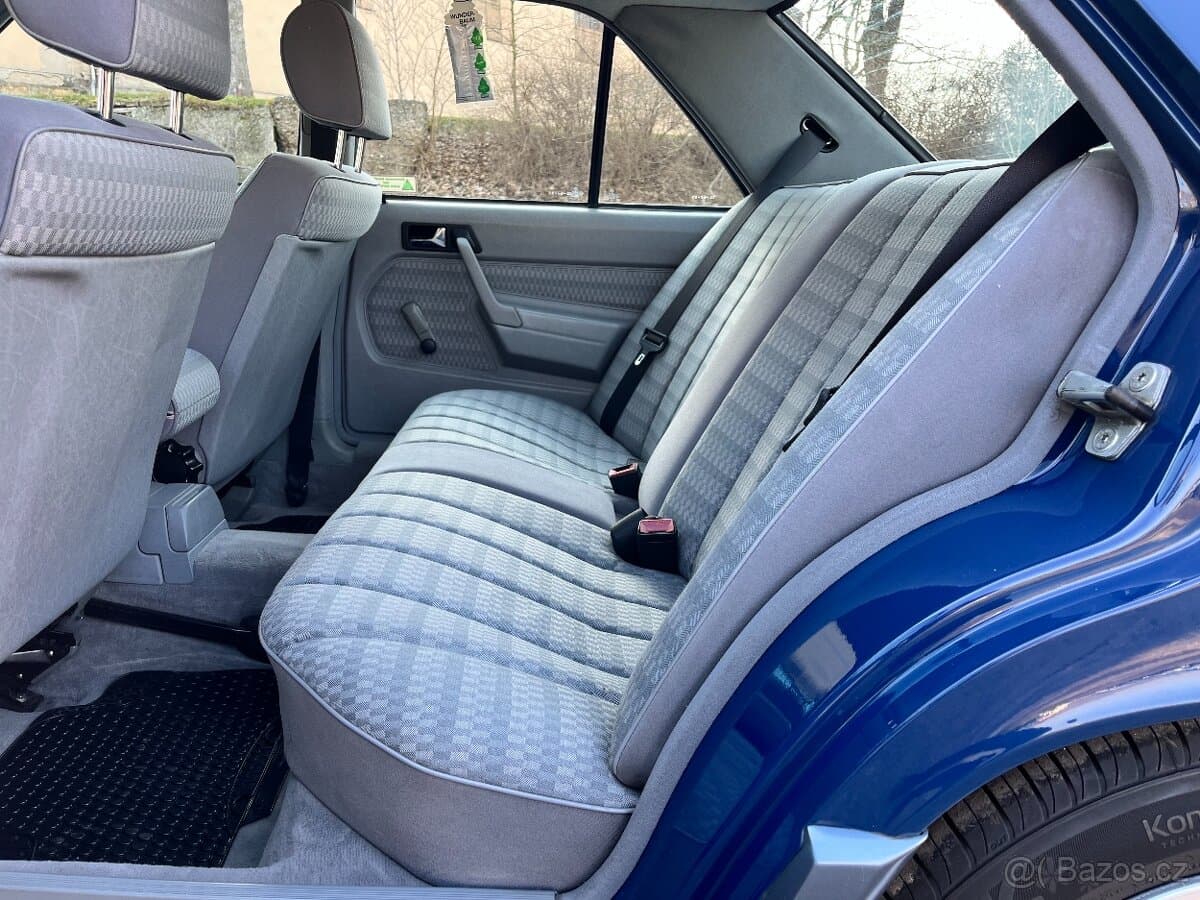 1990 Mercedes-Benz 190 - 15