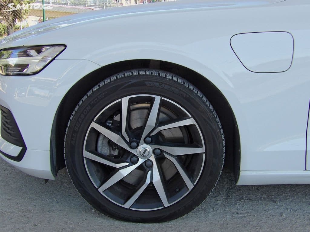 2020 Volvo V60 - 15