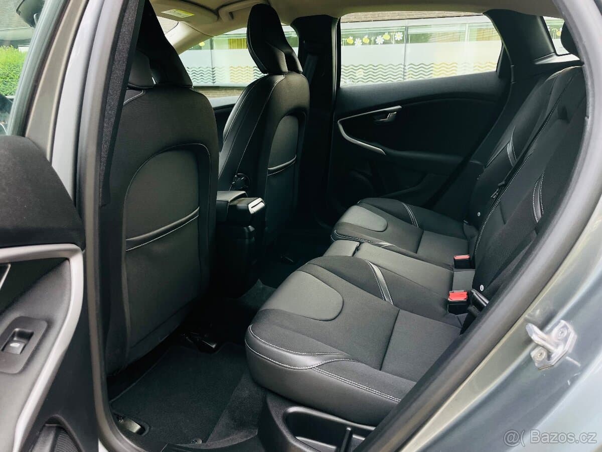 2018 Volvo V40 - 15
