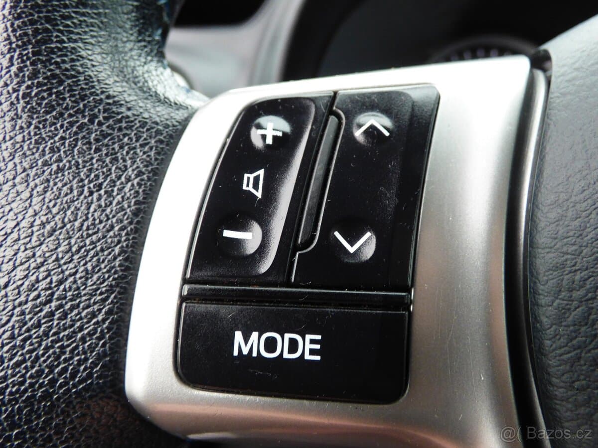 2013 Toyota YARIS - 15