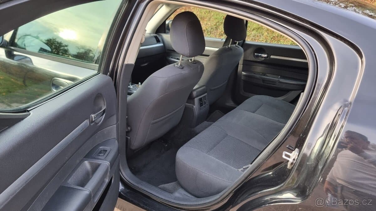 2010 Dodge CHARGER - 15