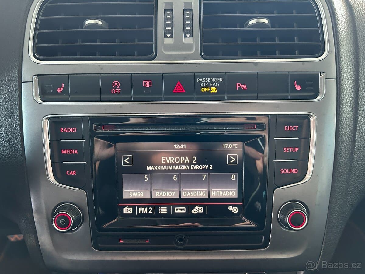 2015 Volkswagen POLO - 15