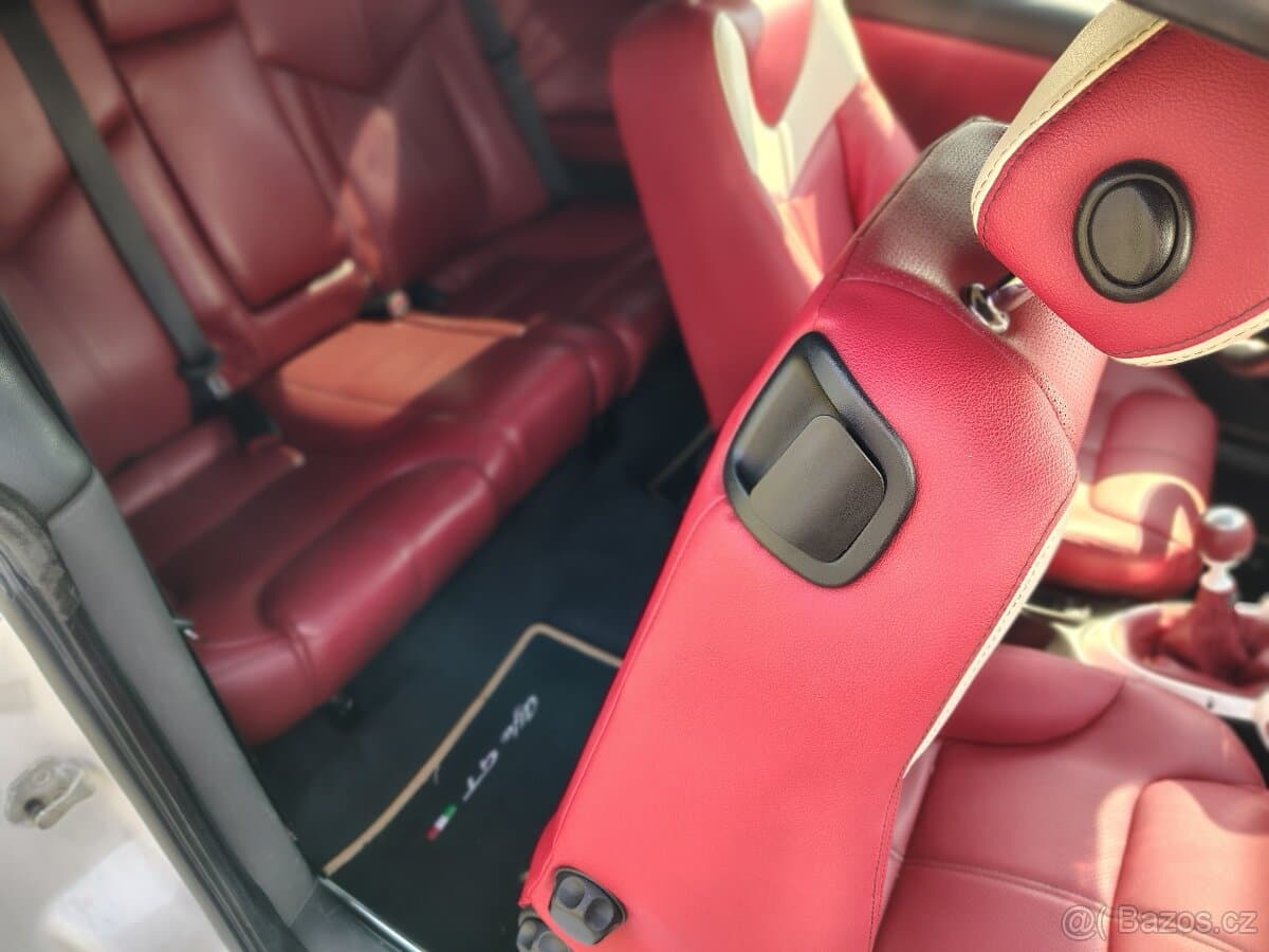 2005 Alfa Romeo GT - 15