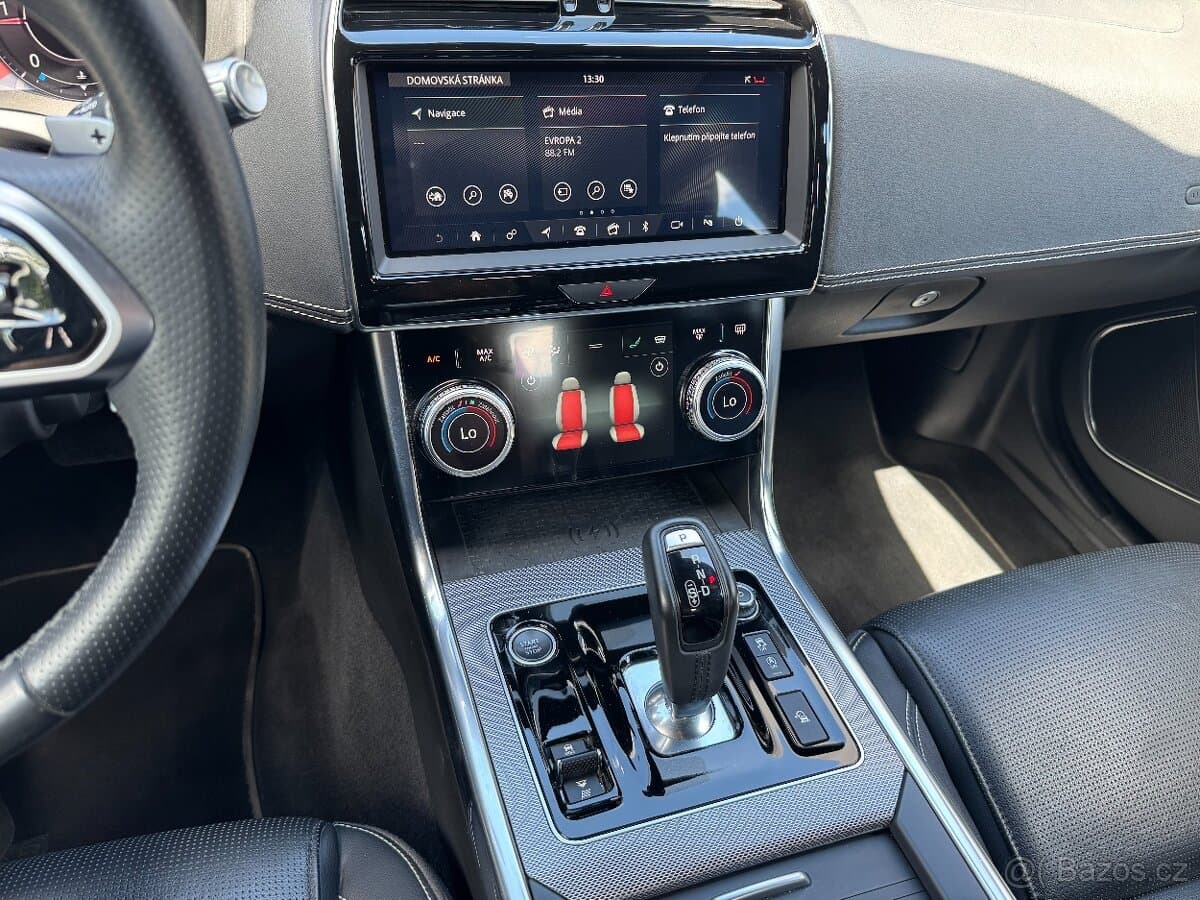 2020 Jaguar XE - 15