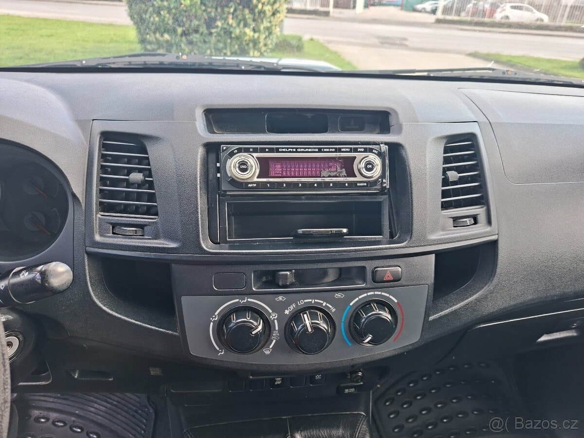 2015 Toyota HILUX - 15