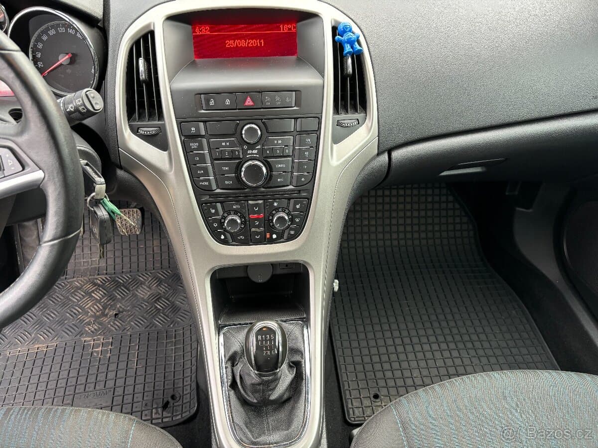Opel ASTRA - 15