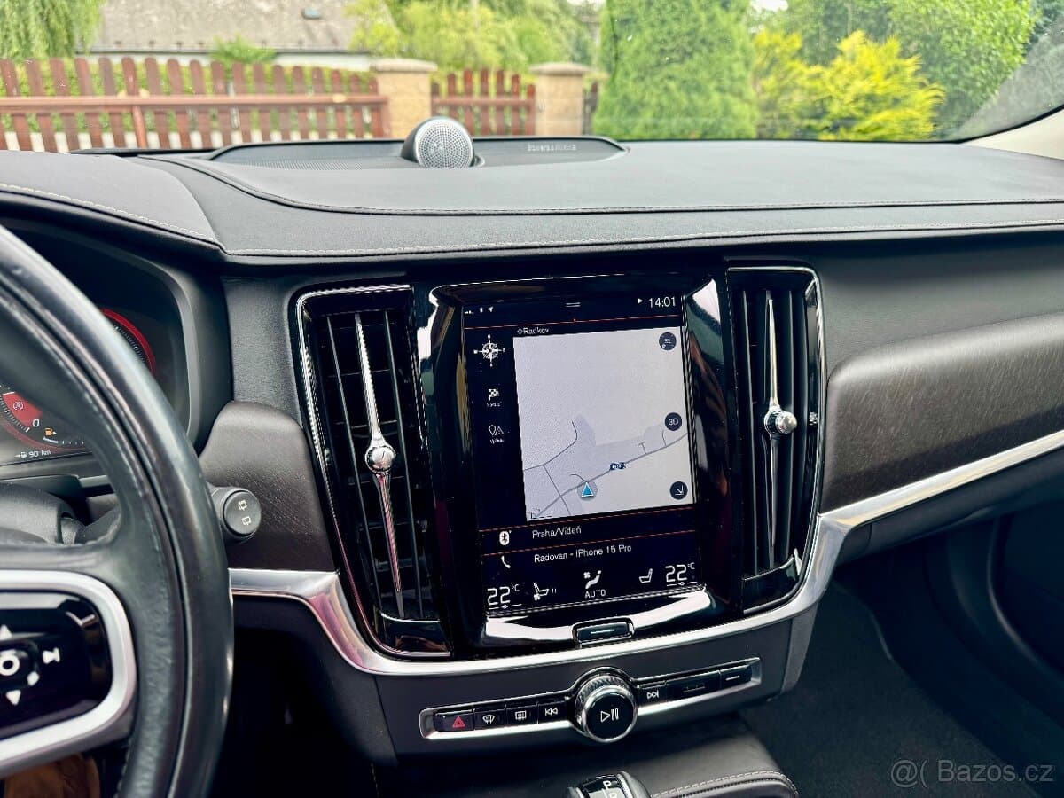 2017 Volvo V90 - 15