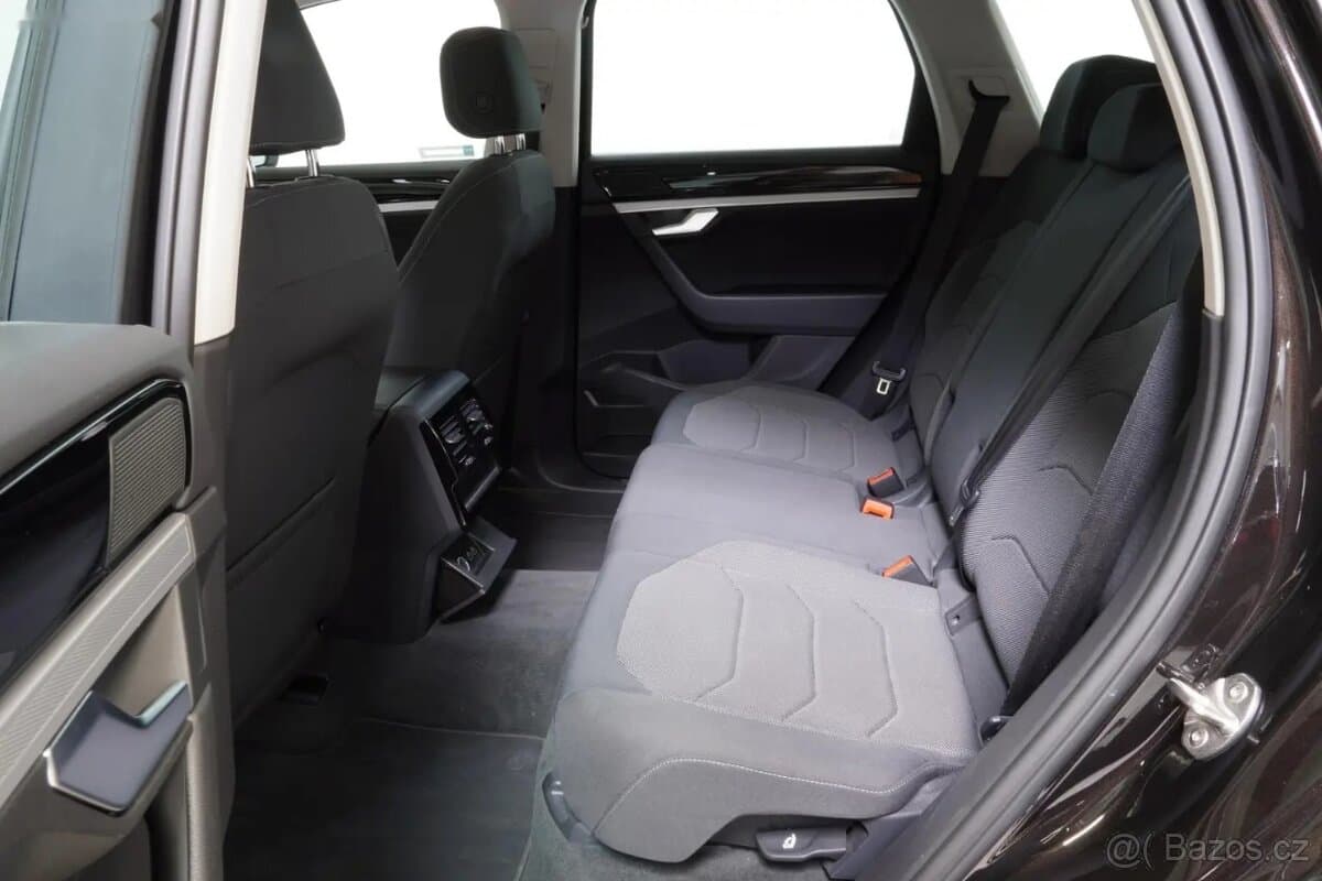 2019 Volkswagen TOUAREG - 15