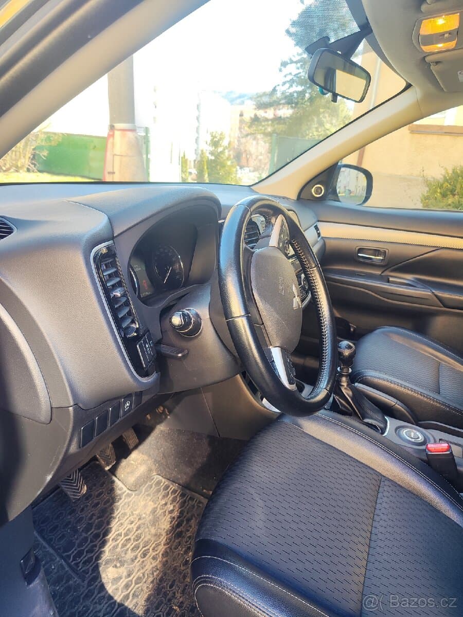 2014 Mitsubishi OUTLANDER - 15