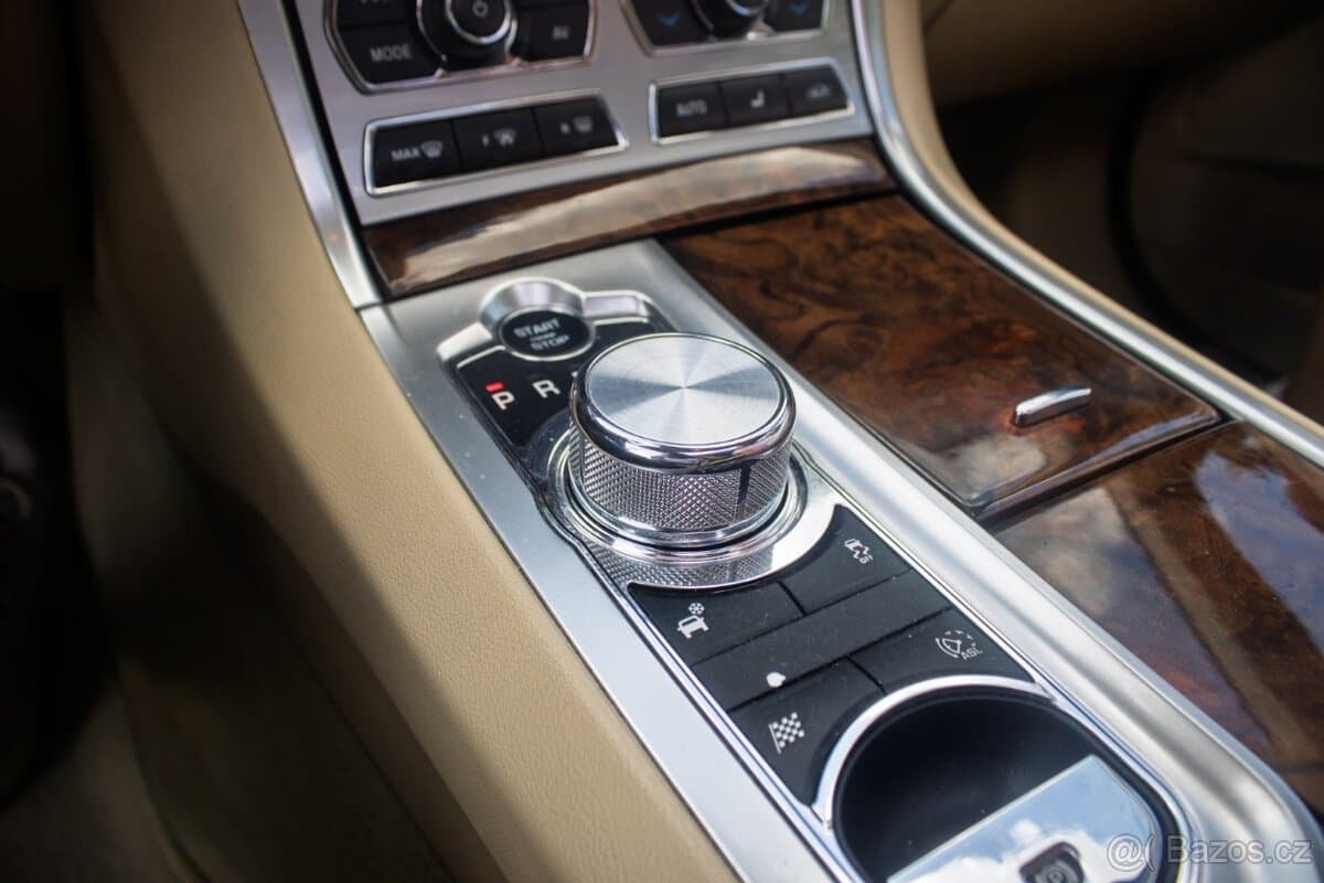 2012 Jaguar XF - 15