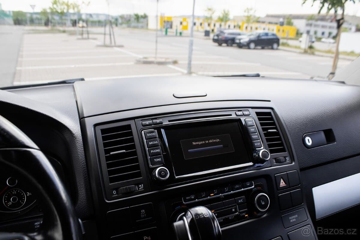 2015 Volkswagen MULTIVAN - 15