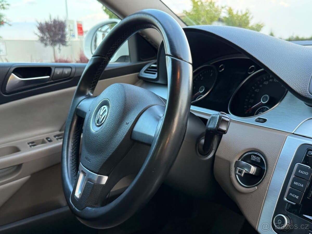 2010 Volkswagen PASSAT - 15