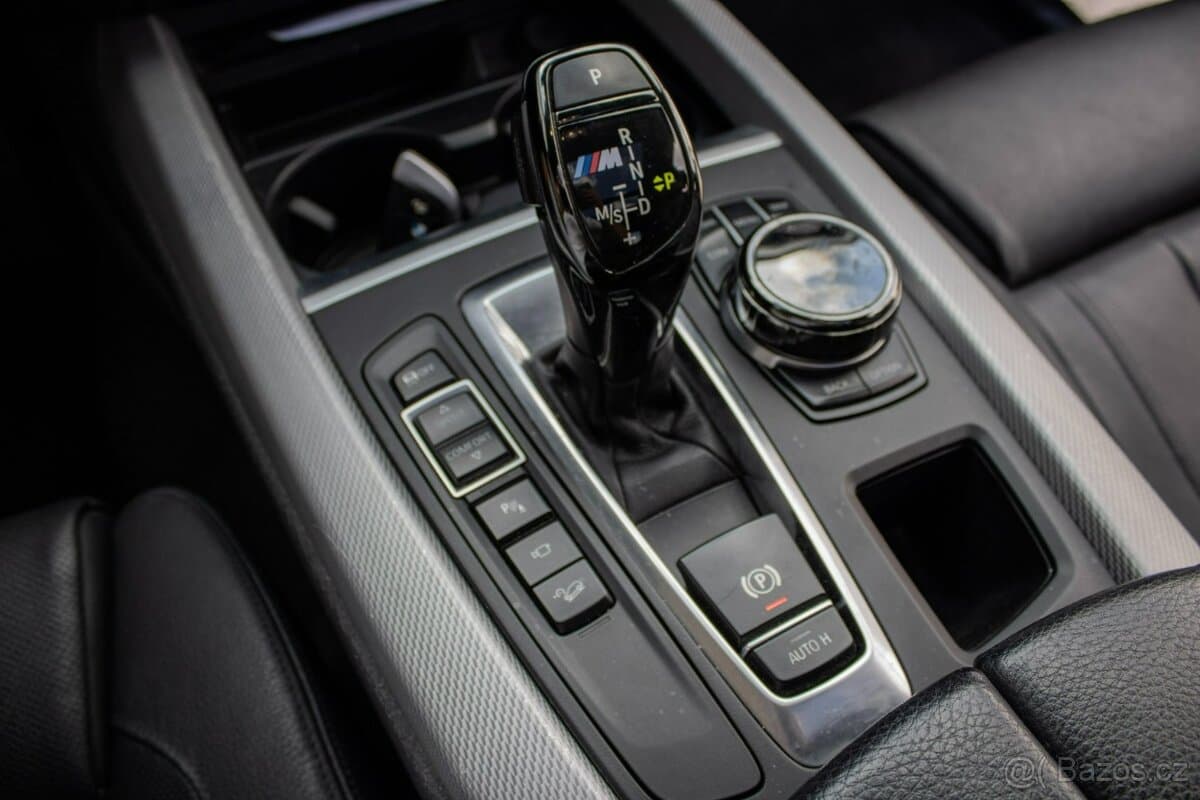 2016 BMW M5 - 15