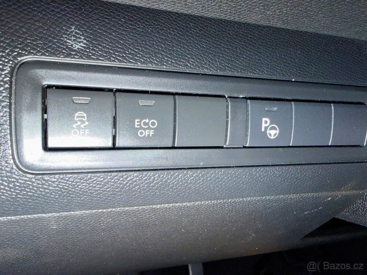2016 Peugeot 308 - 15