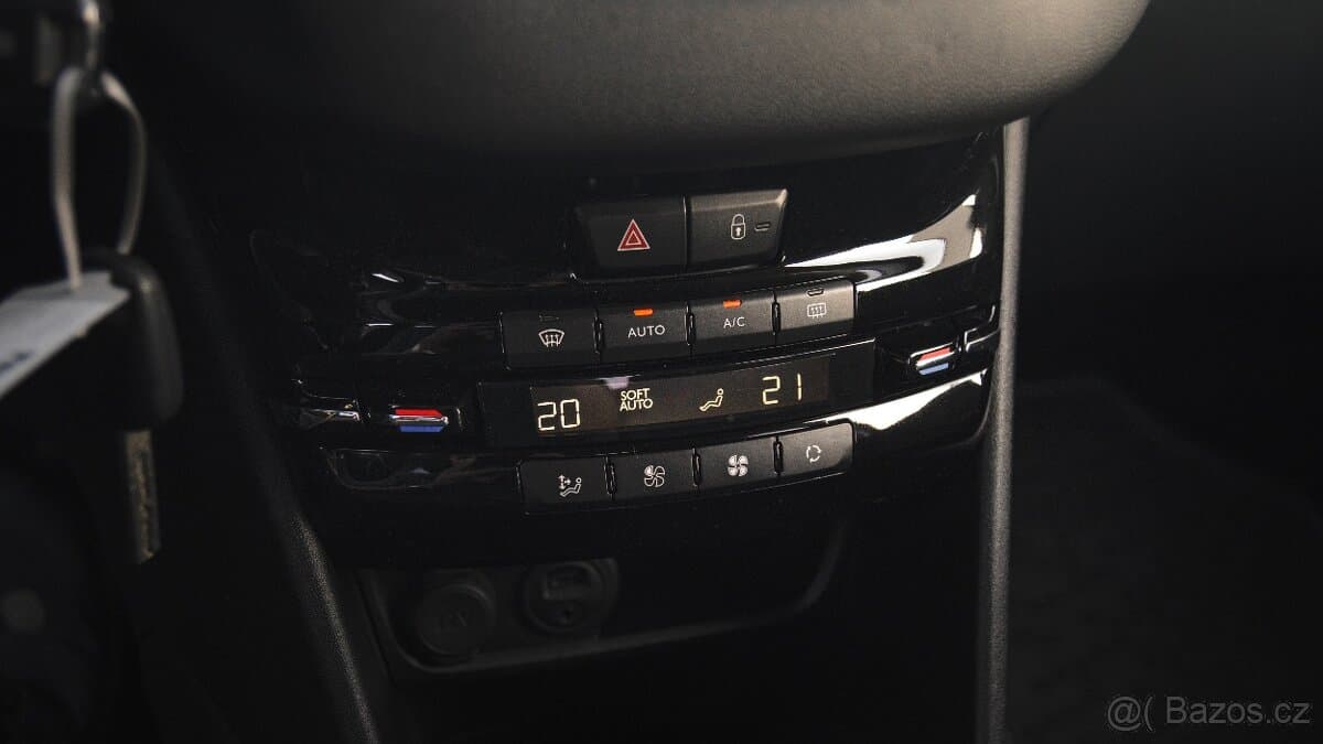 2016 Peugeot 208 - 15