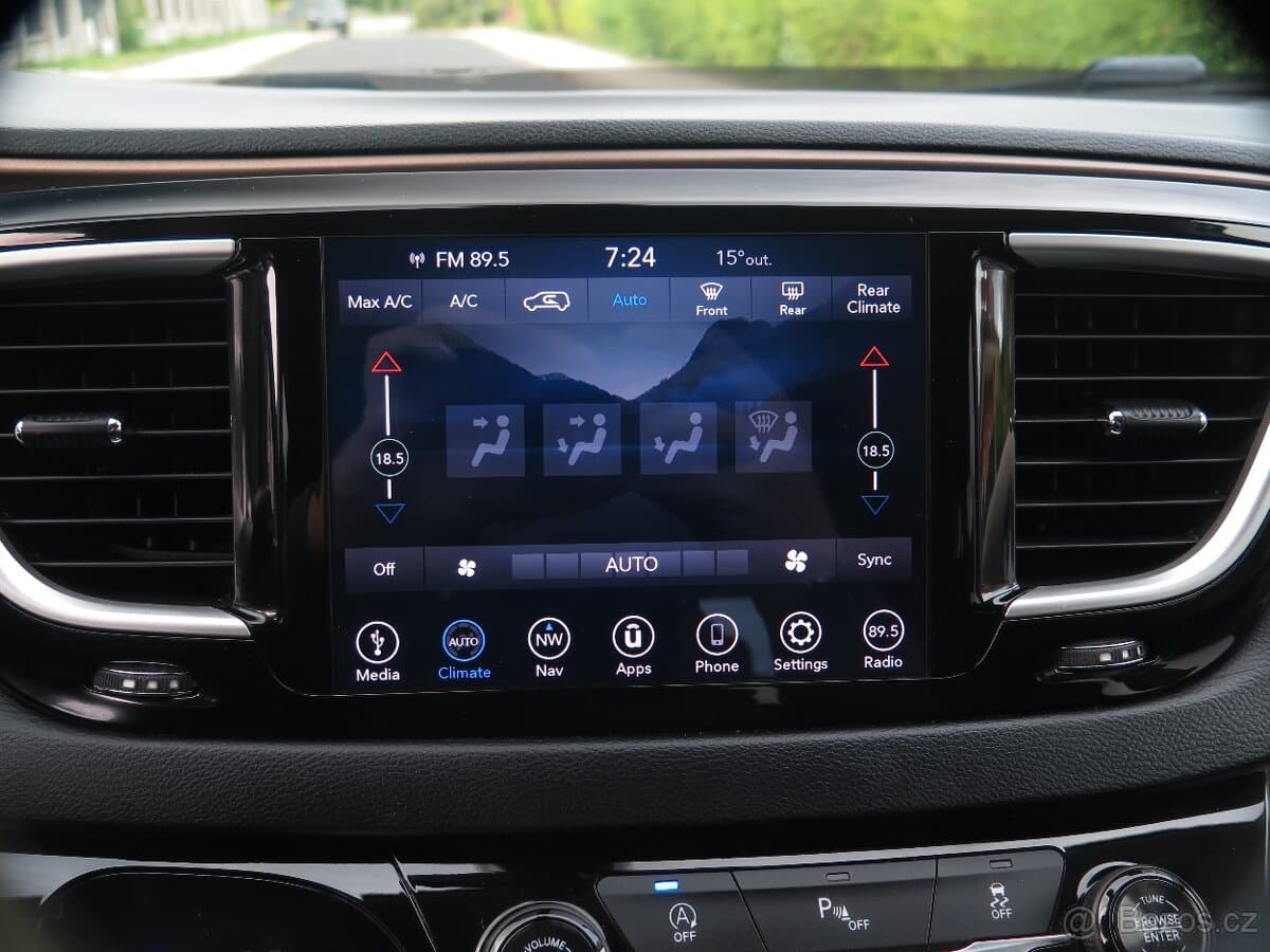 2018 Chrysler PACIFICA - 15