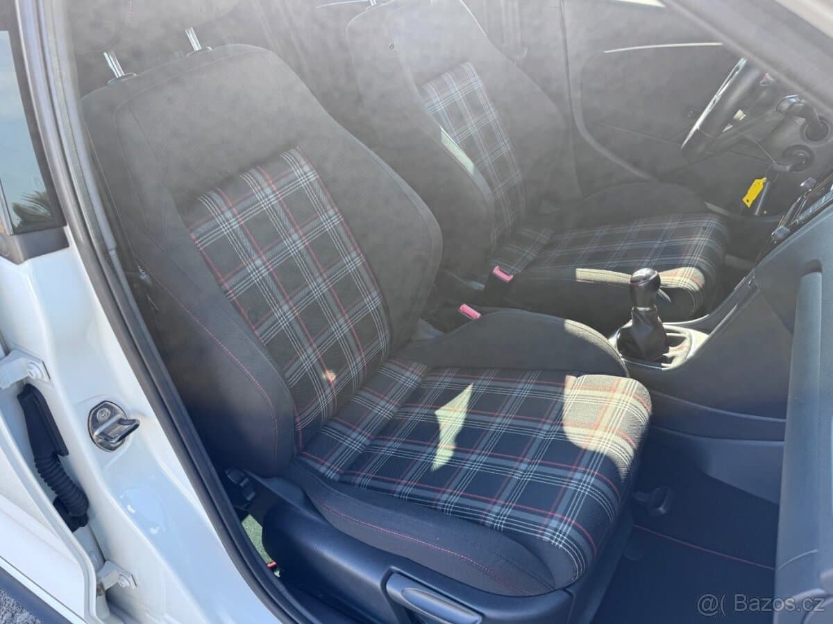 2015 Volkswagen POLO - 15