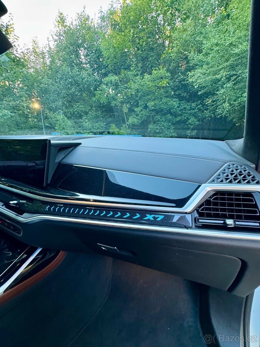 2023 BMW X7 - 15