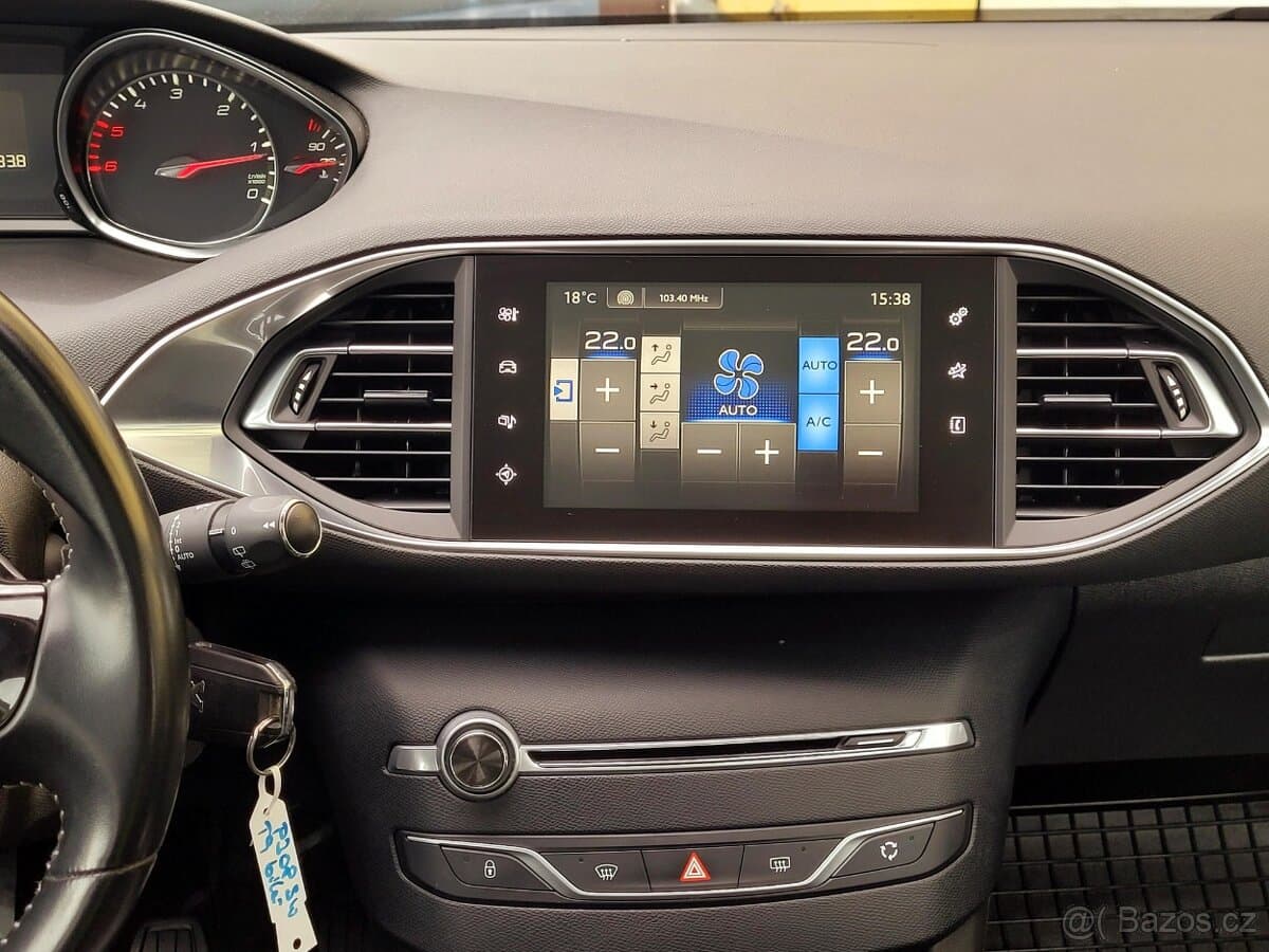 2016 Peugeot 308 - 15