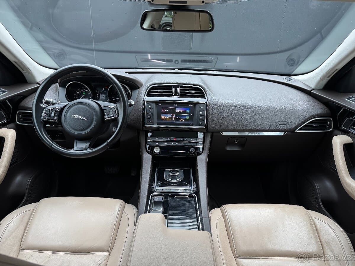 2017 Jaguar F-PACE - 15