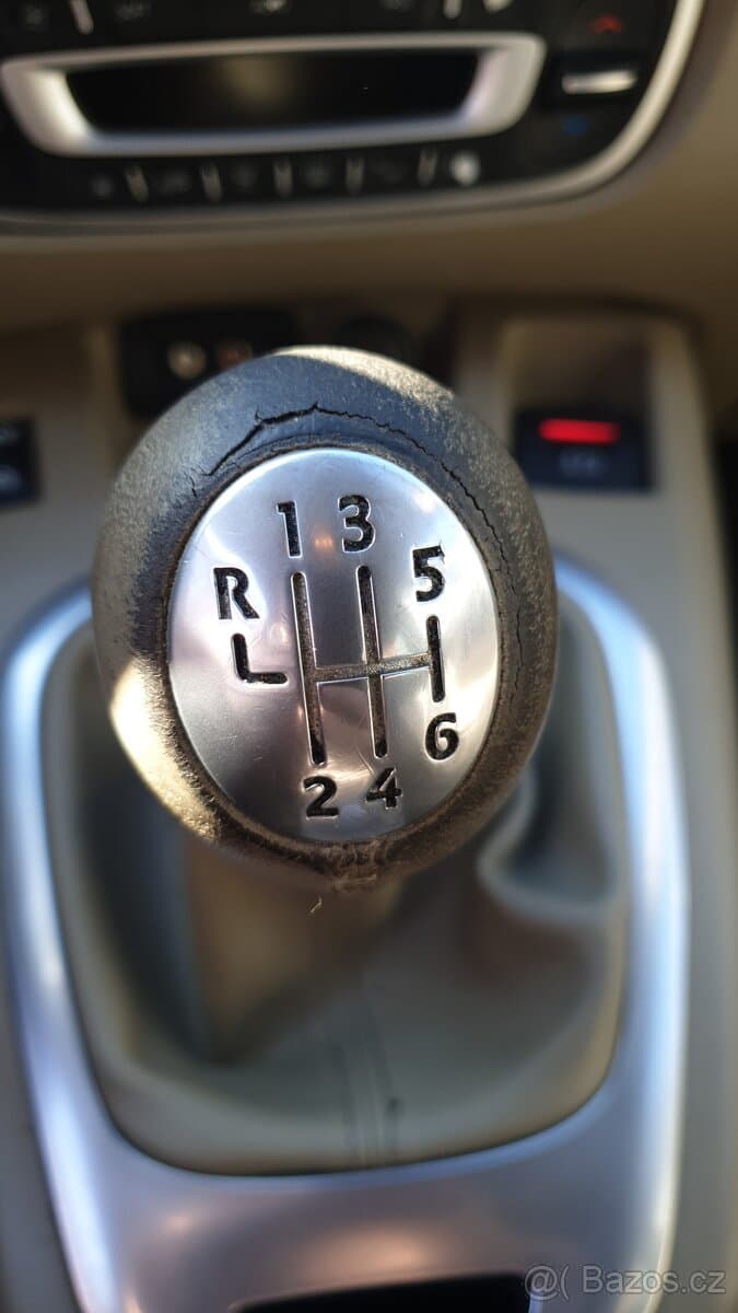 2010 Renault SCENIC - 15