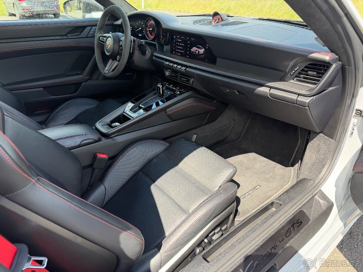2023 Porsche 911 - 15