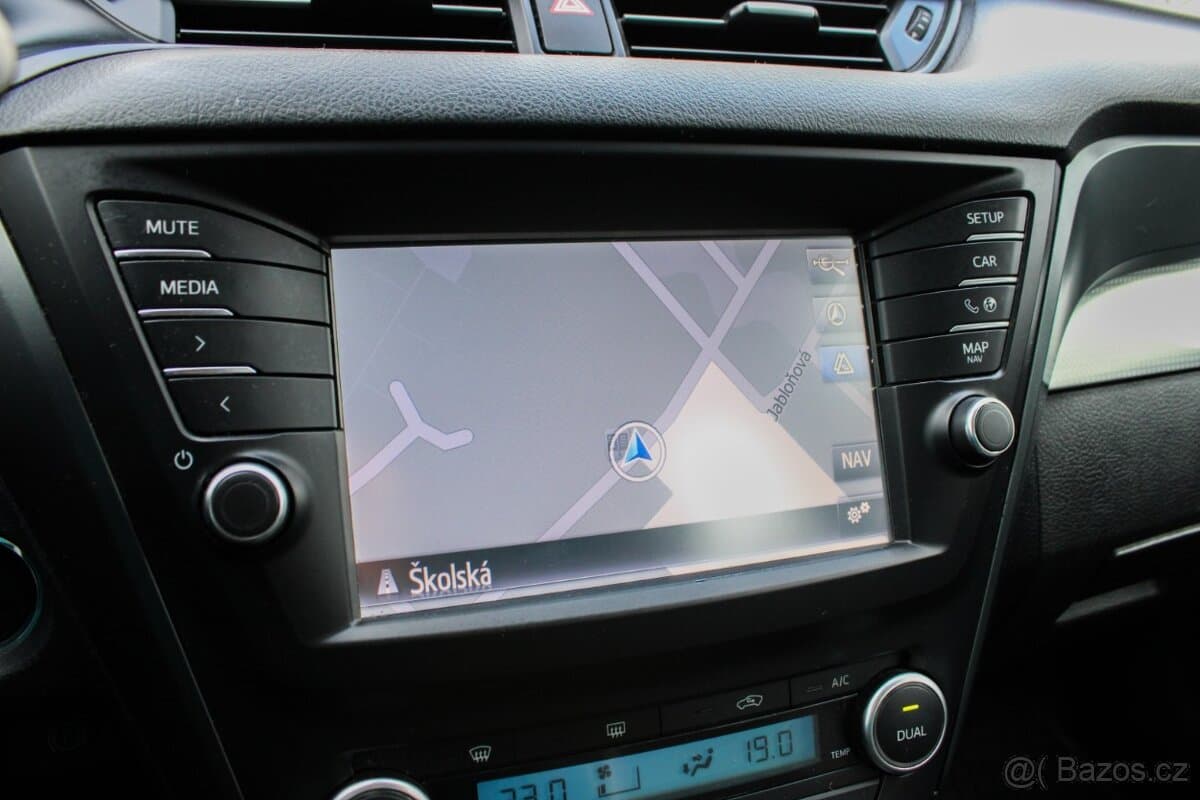 2015 Toyota AVENSIS - 15