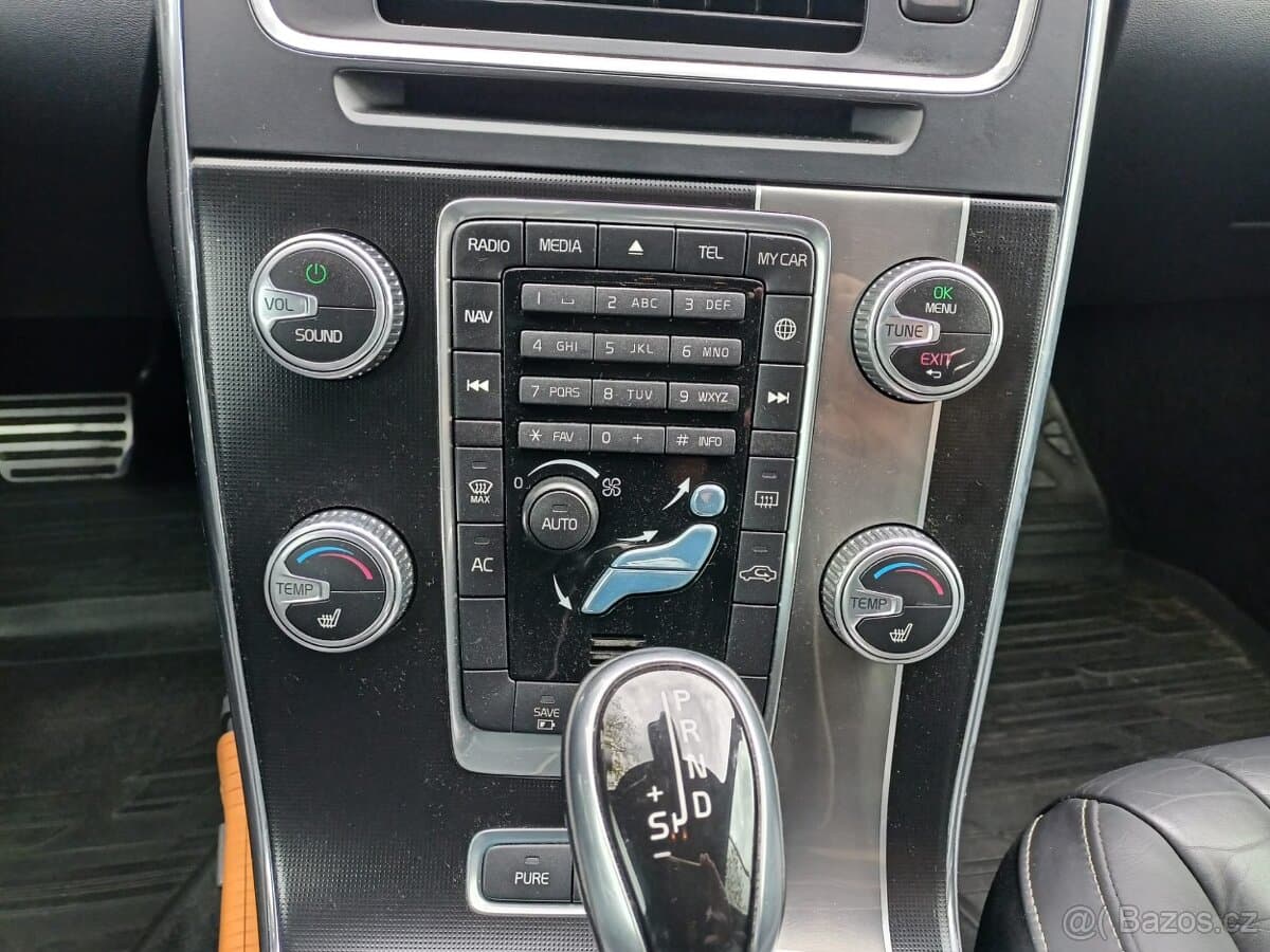 2015 Volvo V60 - 15