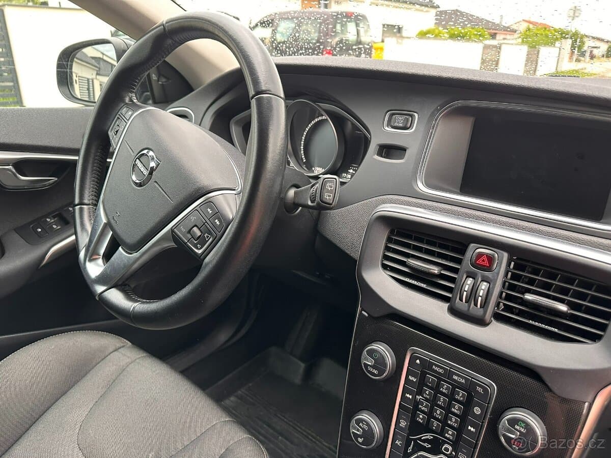 2016 Volvo V40 - 15