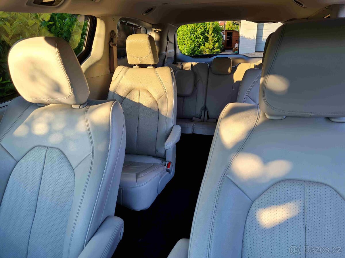 2021 Chrysler PACIFICA - 15
